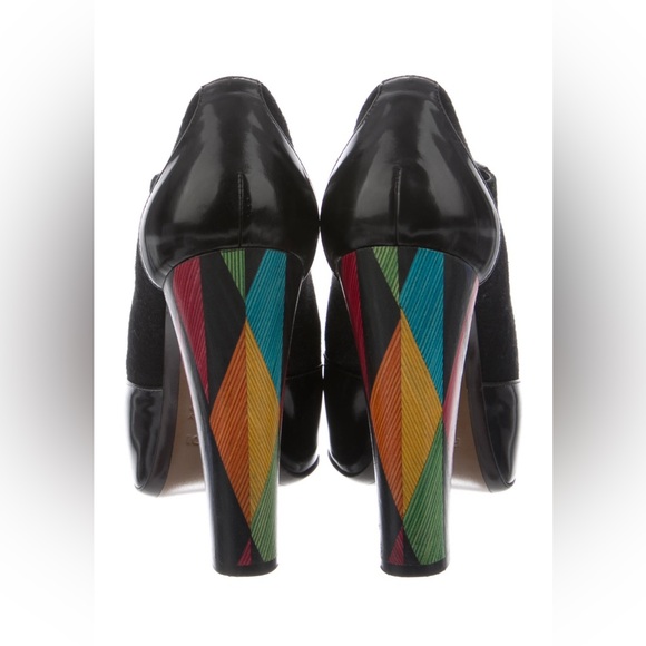 Beautiful Fendi booties perfect for any occasion! - Picture 5 of 8